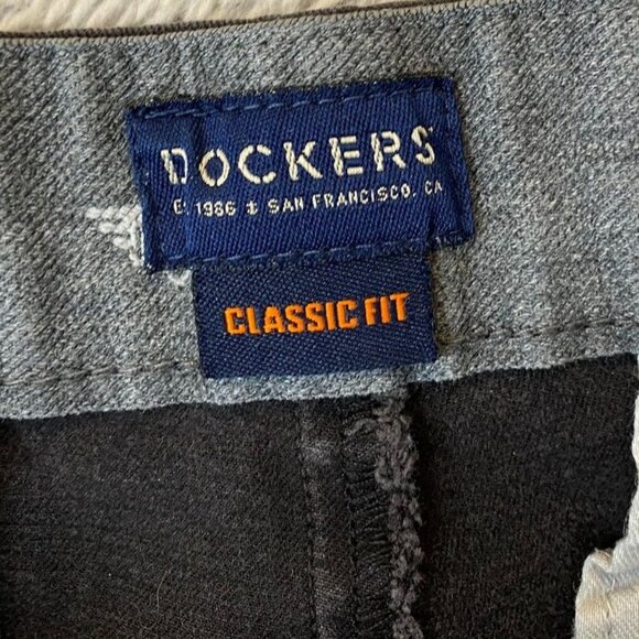 Dockers Men's Pants Size 36x31 Chino Flat Front Classic Casual Charcoal Gray - Picture 6 of 13